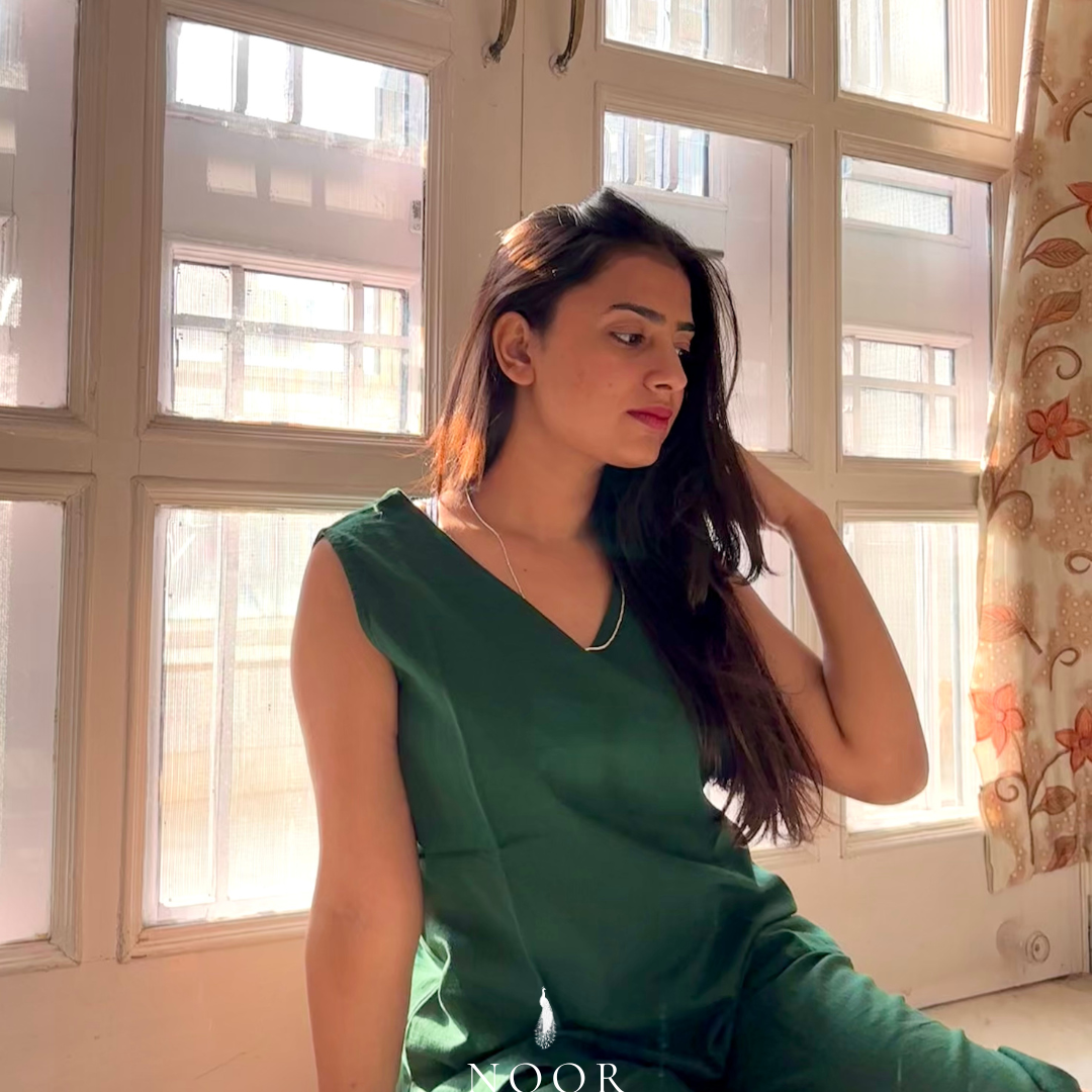 cotton green noor by hansa v-neck co-ord set that’s as comfy as your favourite loungewear but sharp enough for the office! hand-made from an ultra-soft cotton blend, it stays vibrant wash after wash with zero colour bleeding. perfect for those days when you want to feel cozy and look effortlessly chic!