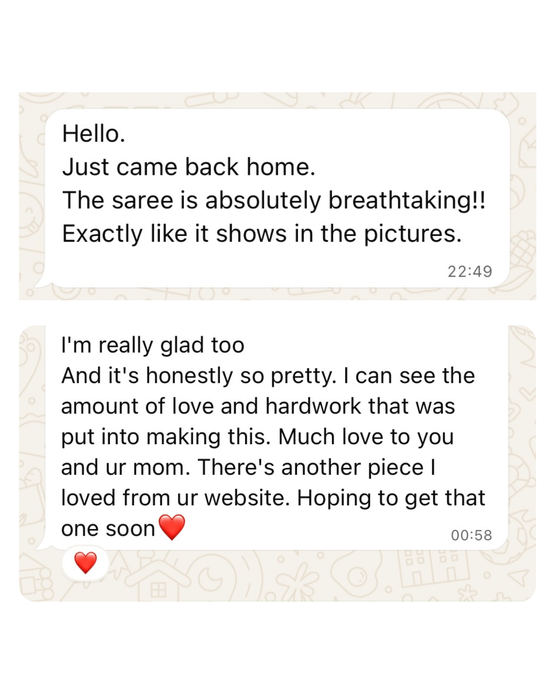 Text conversation about a saree with positive feedback on a white background