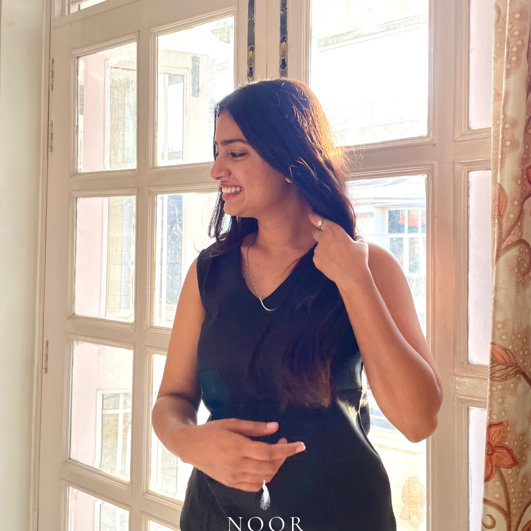 black noor by hansa cotton v-neck co-ord set that’s as comfy as your favourite loungewear but sharp enough for the office! hand-made from an ultra-soft cotton blend, it stays vibrant wash after wash with zero colour bleeding. perfect for those days when you want to feel cozy and look effortlessly chic!