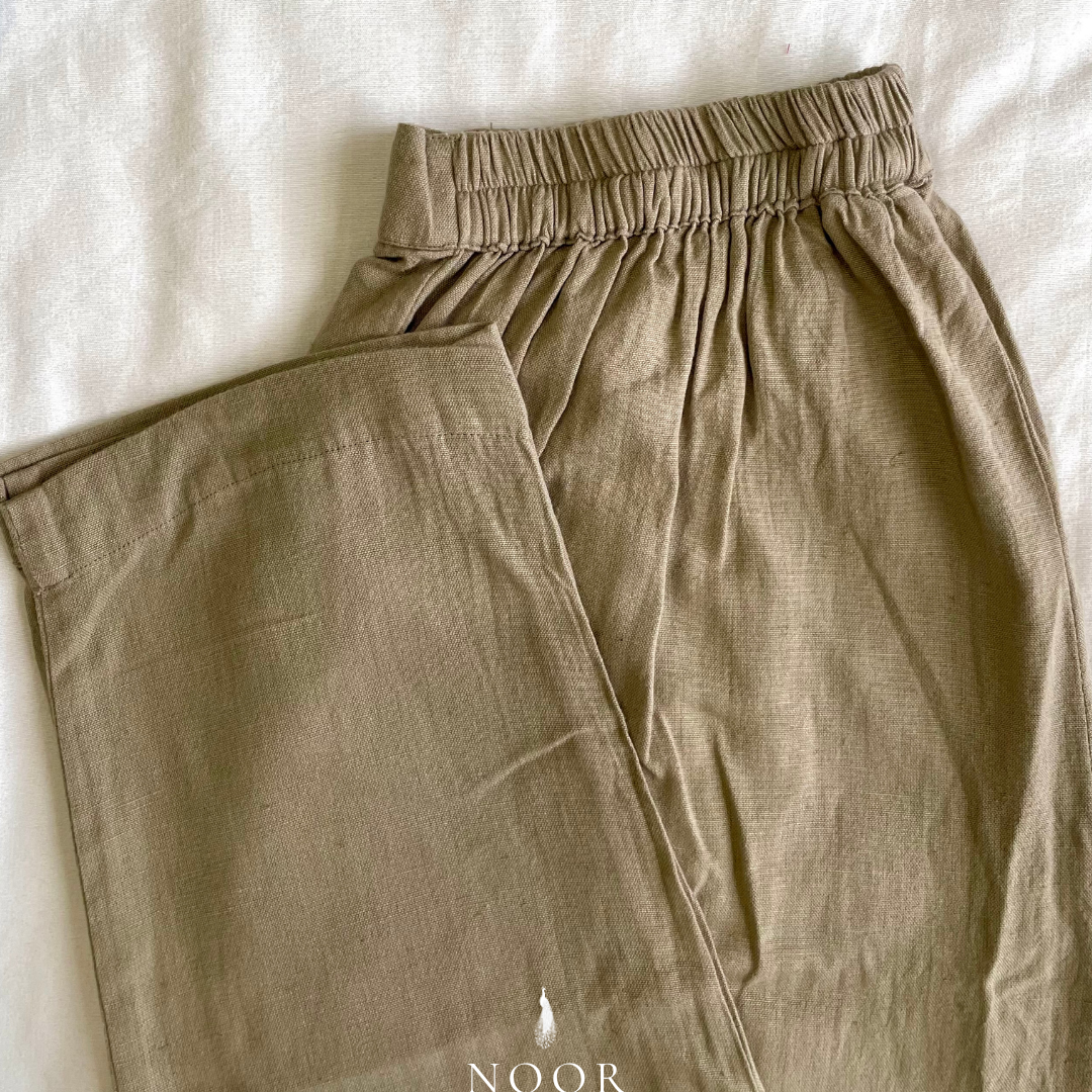 linen straight fit pants noor by hansa rose pink black brown grey ecru white crafted from a luxe linen-cotton blend that feels as good as it looks. available in five vibrant colours, they're really made for the indian body type - no more fitting into what was not made for us!
style tip pair these pants with linen shirts, cotton kurtas or basic tank tops for a chic look on a busy day!