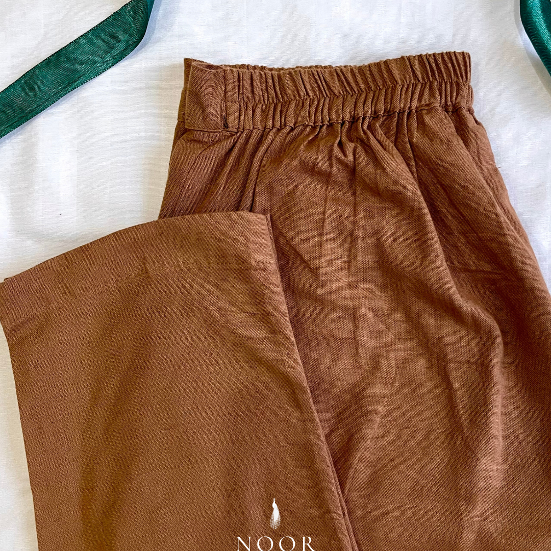 linen straight fit pants noor by hansa rose pink black brown grey ecru white crafted from a luxe linen-cotton blend that feels as good as it looks. available in five vibrant colours, they're really made for the indian body type - no more fitting into what was not made for us!
style tip pair these pants with linen shirts, cotton kurtas or basic tank tops for a chic look on a busy day!